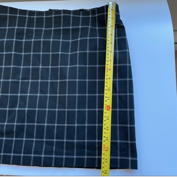 Large Dynamite Plaid Skirt Stretchy - Picture 2 of 4